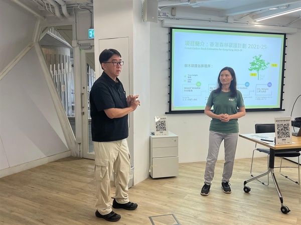 Dr Billy Hau (left), Dr Angie Ng (right) introducing the project at a press conference